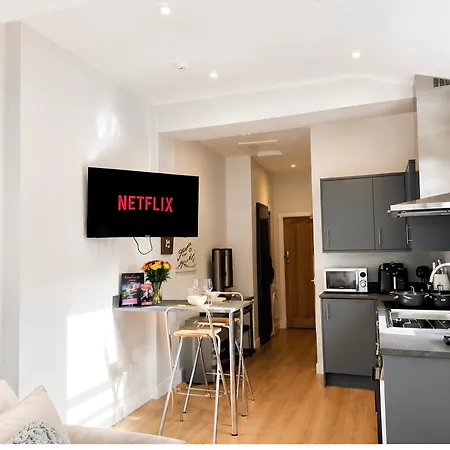 Modern Centre Near Train Station - Minster With Terrace 아파트