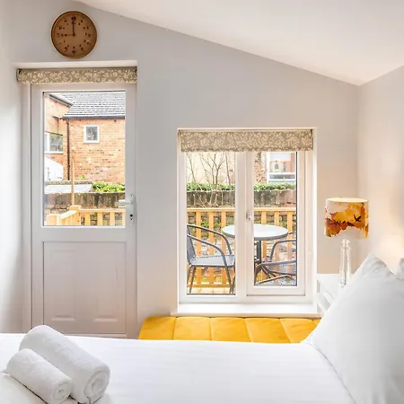 Modern Centre Near Train Station - Minster With Terrace Appartement *